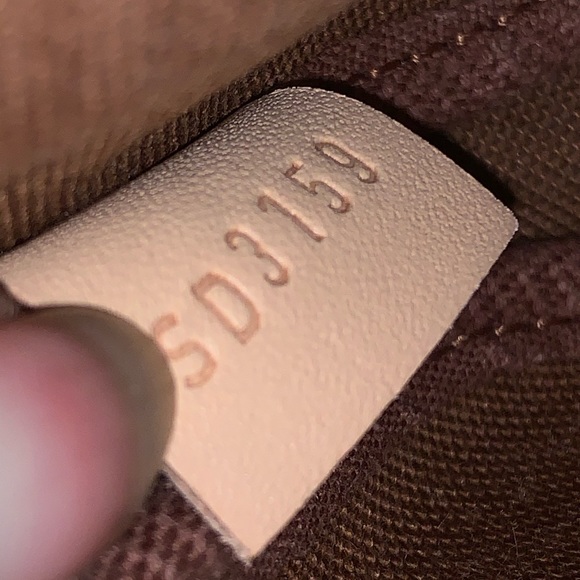 BNWB LOUIS VUITTON MULTI POCHETTE - Picture 5 of 5